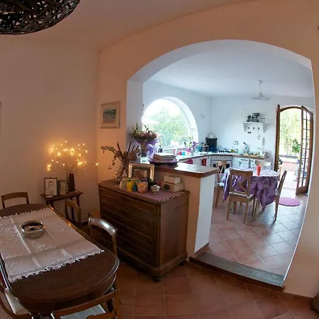 Il Casale Dell'ara Delle Rose לינה וארוחת בוקר